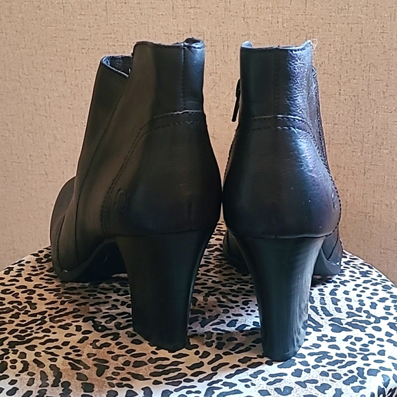 EUC BORN black ankle boots size 8.5 - Picture 4 of 11